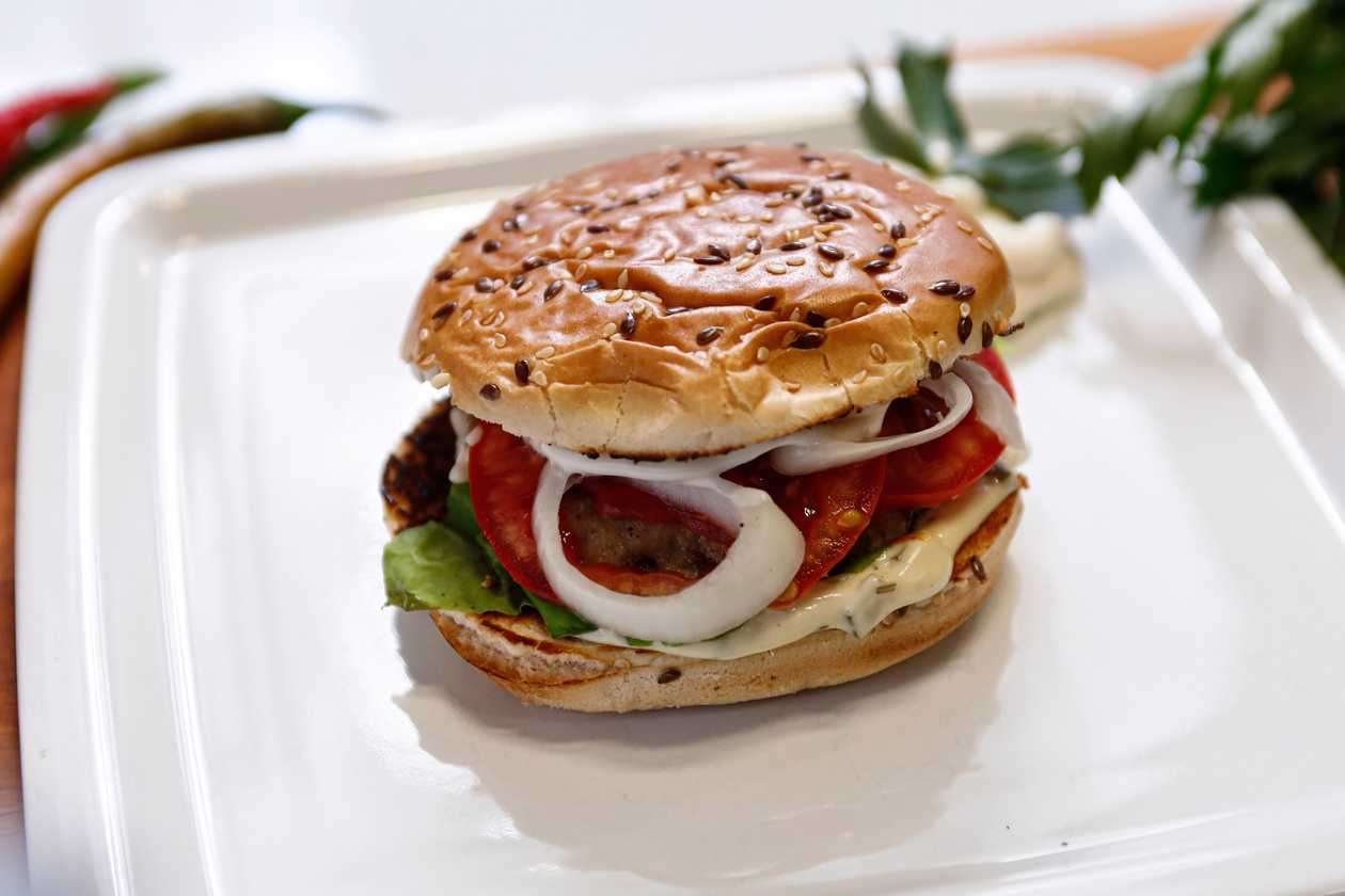Burger crap + cartofii prajiti