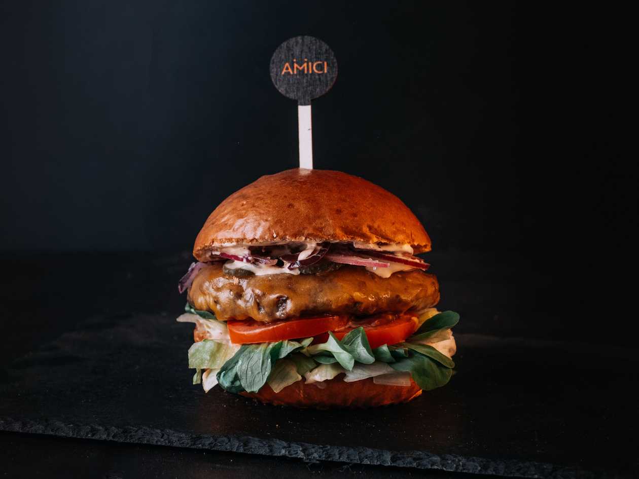 Cheeseburger + burger + pizza free