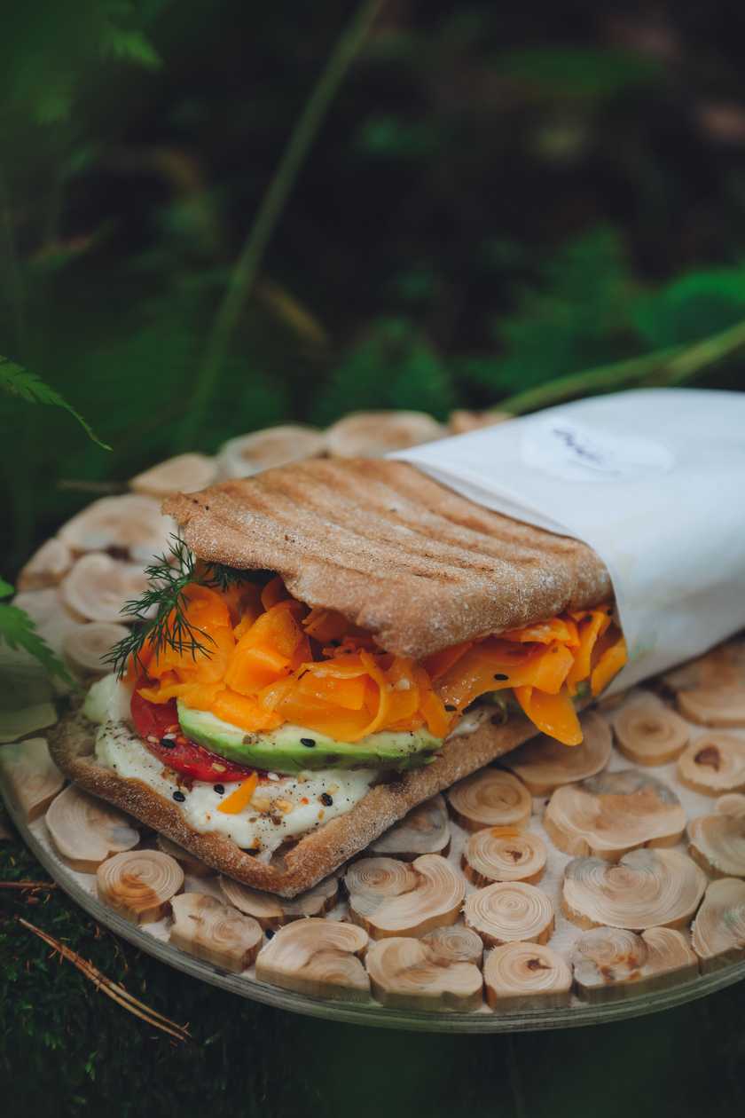 Super sandwich with smoked carrot (vegan salmon)
