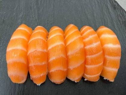 Salmon Nigiri (6 pieces)