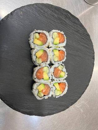 Salmon Uramaki (8 pieces)