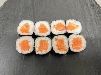Salmon Hosomaki (8 pieces)