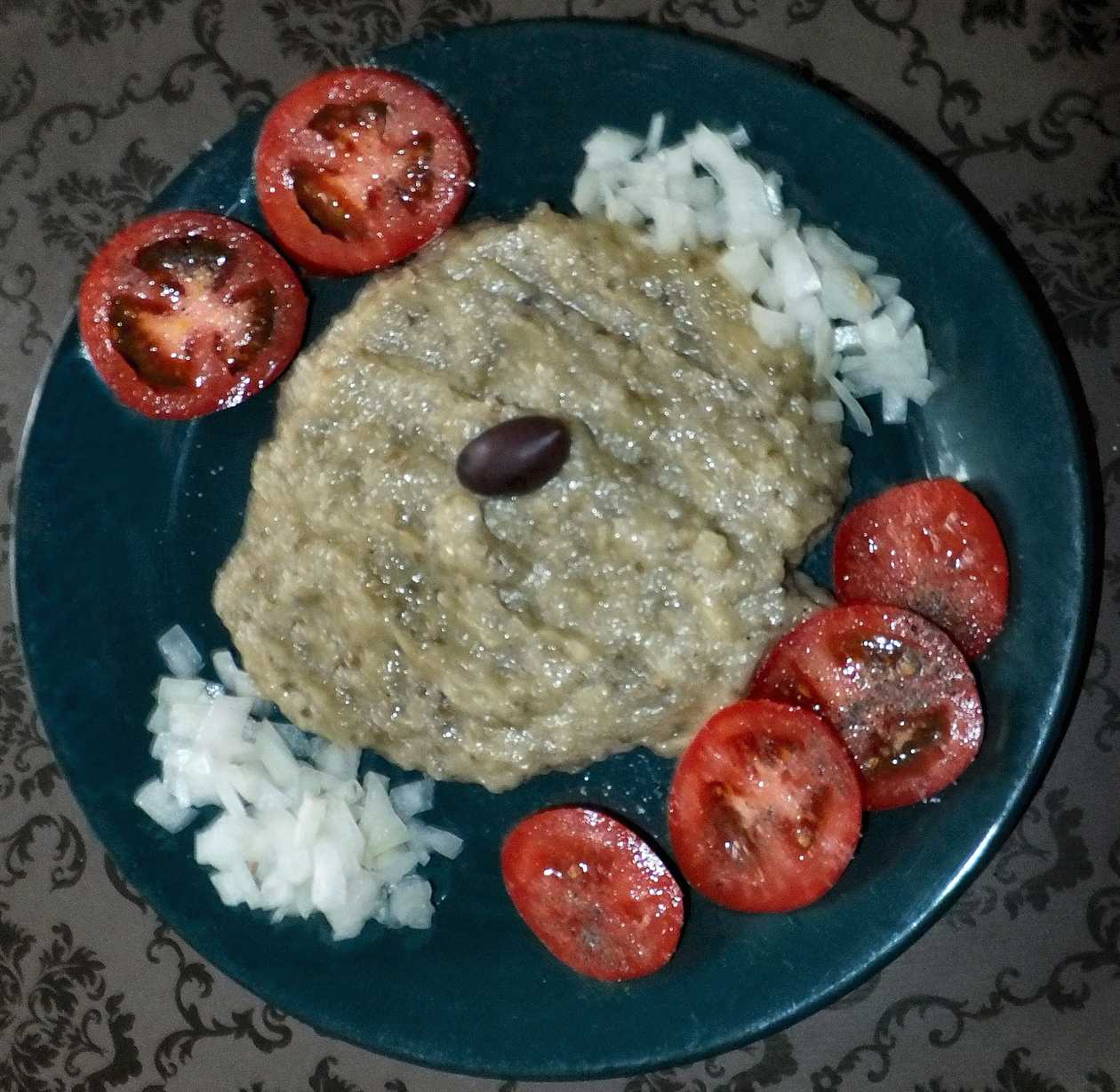 Salata de vinete cu rosii si paine - vegan / de post