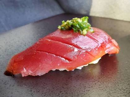 Tuna Nigiri (6 pieces)