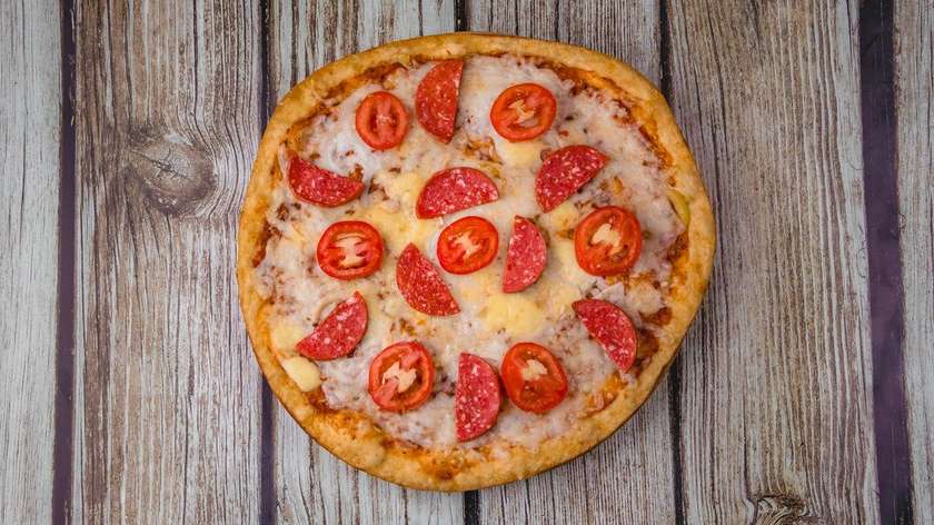 Salami Pizza