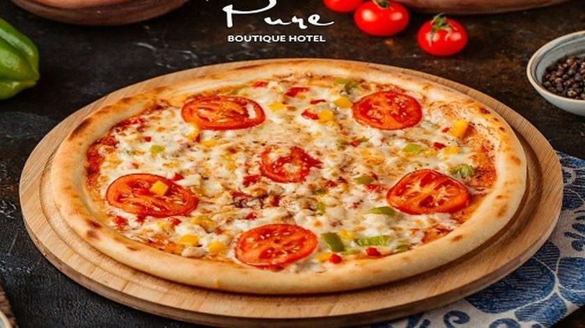 Pizza with Chicken and Tomatoes