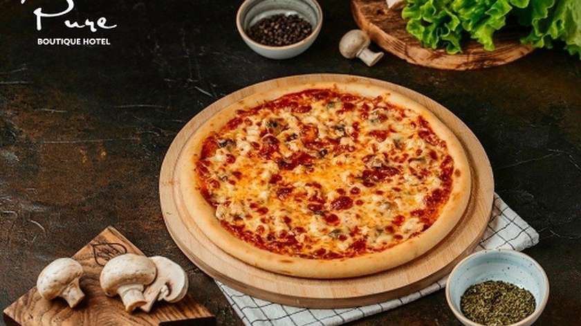 Pizza with Mushroom and Chicken