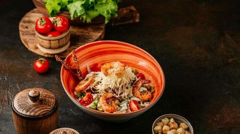 Caesar Salad with Chicken and Shrimps