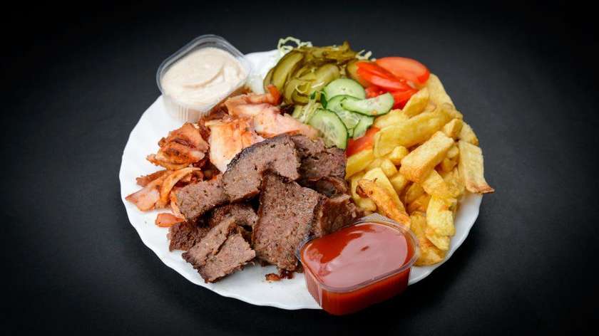 Mixed shaorma on the plate