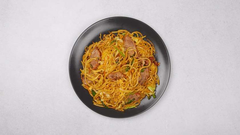 K012 Fried egg noodles with duck meat