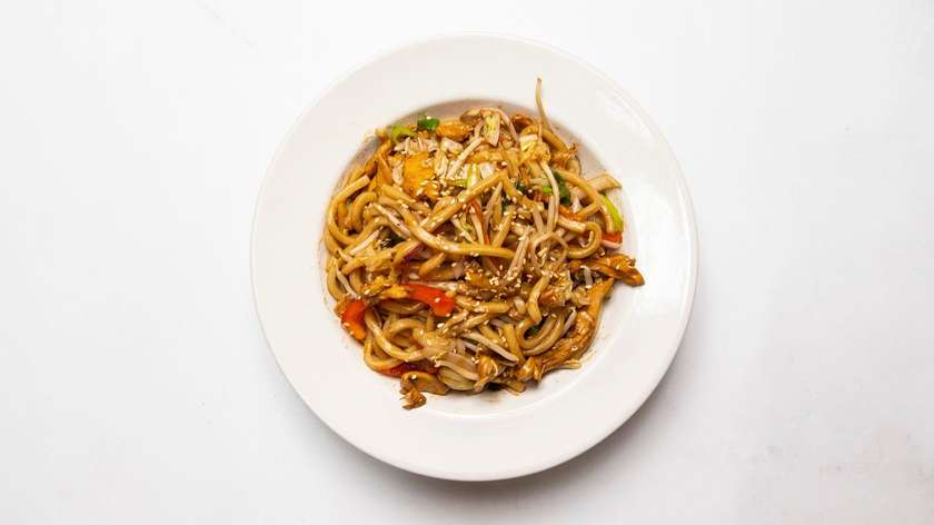 K034 Udon noodles with teryiaki chicken