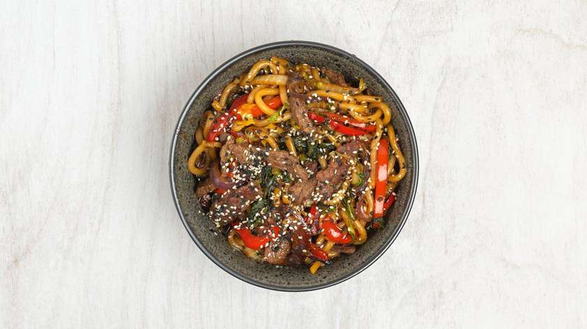 K032 Fried udon noodles with beef