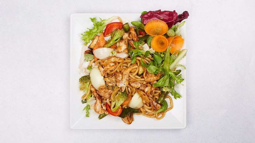K031 Fried udon noodles with chicken