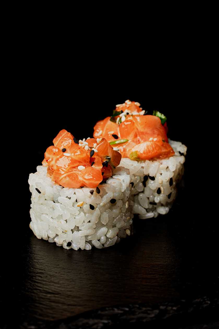 Sake crunch maki