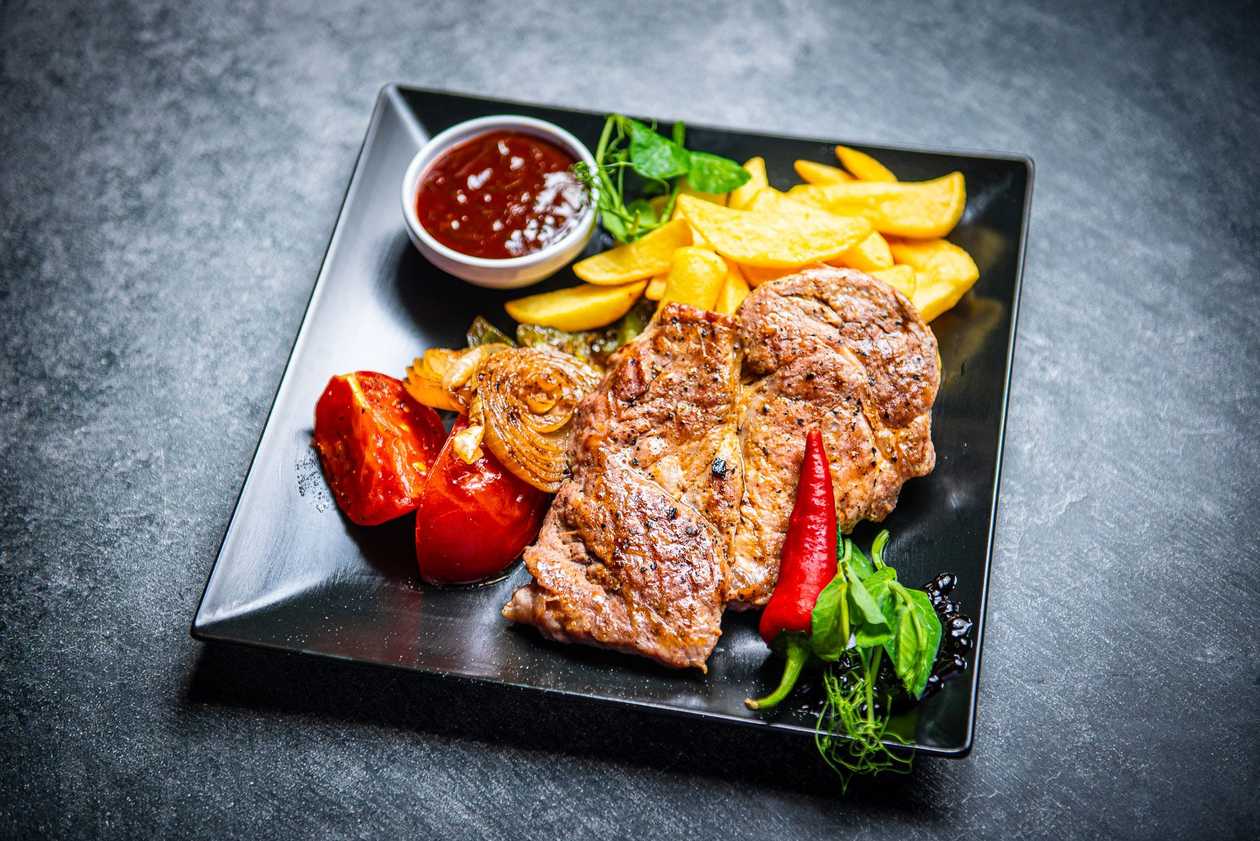 Tõnisson's pork steak with fries