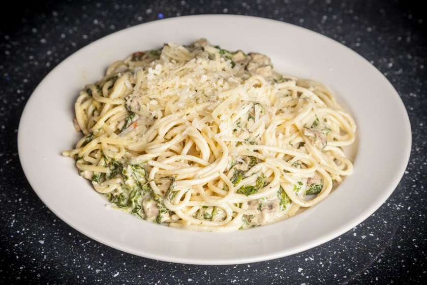 Spaghetti pollo espinaci