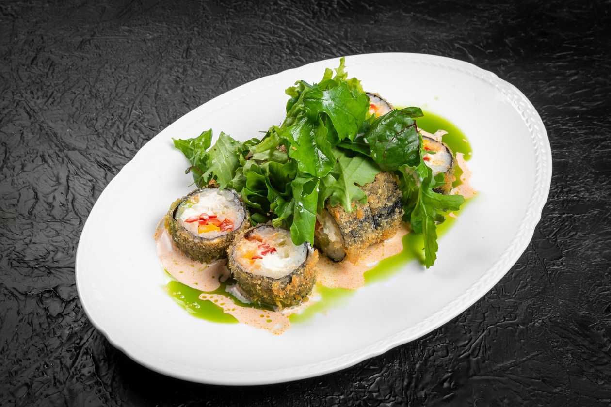 Hot vegetable roll with cheese