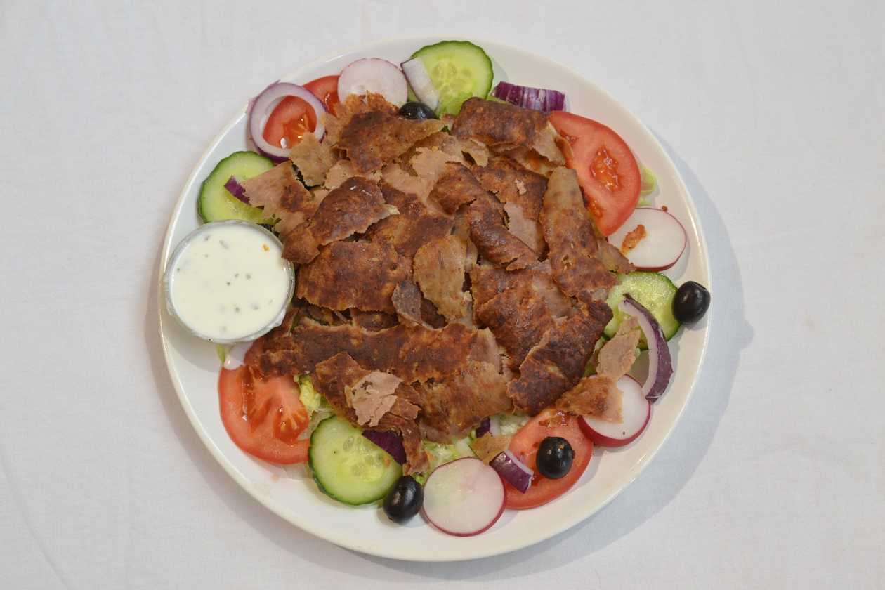 Teľací Kebab tanier so šalátom