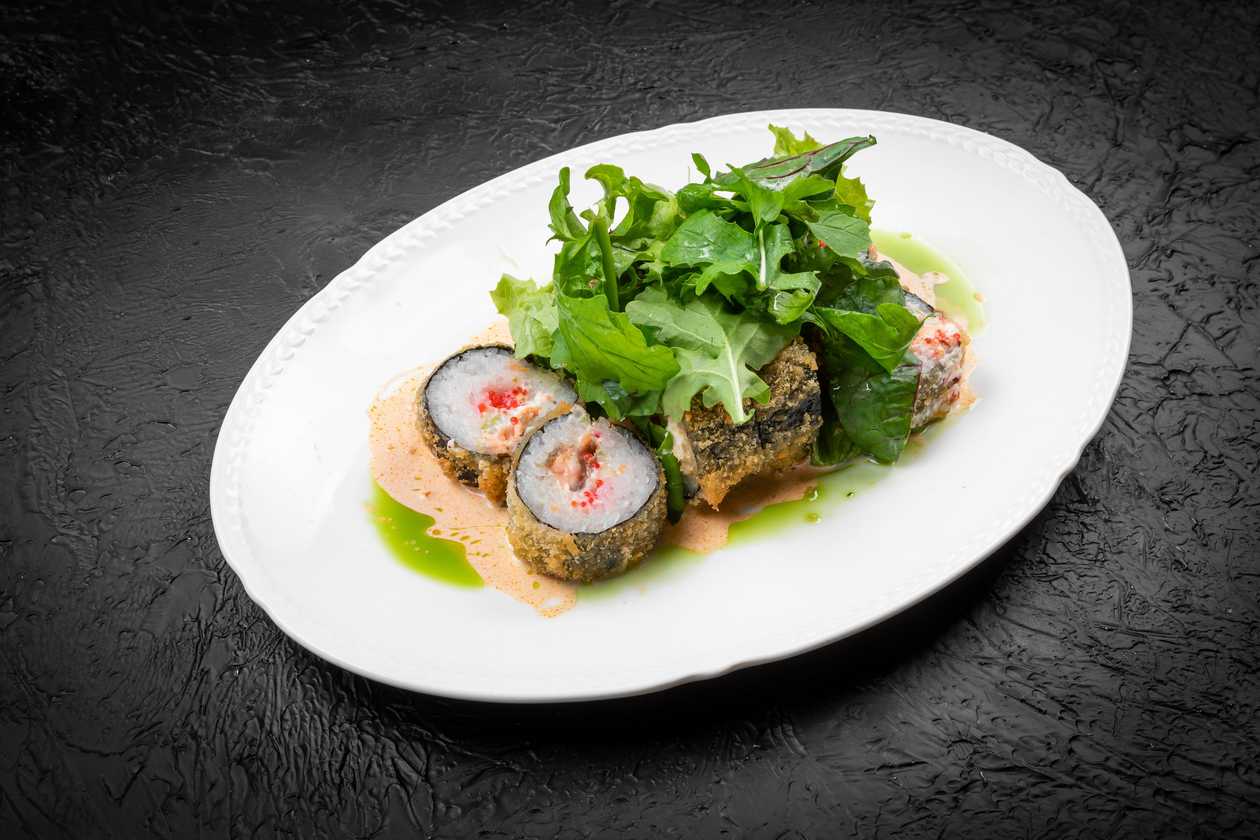 Hot roll with salmon