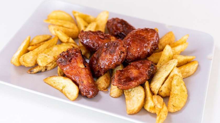 Chicken BBQ Wings and Chips