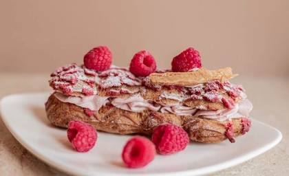 Raspberry eclair
