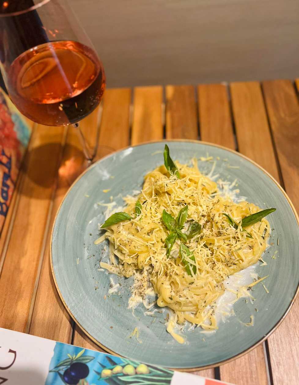 Pasta with cheese sauce