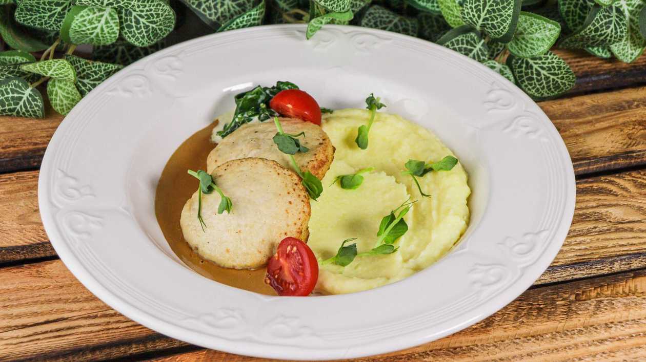 Turkey cutlets with potato cream
