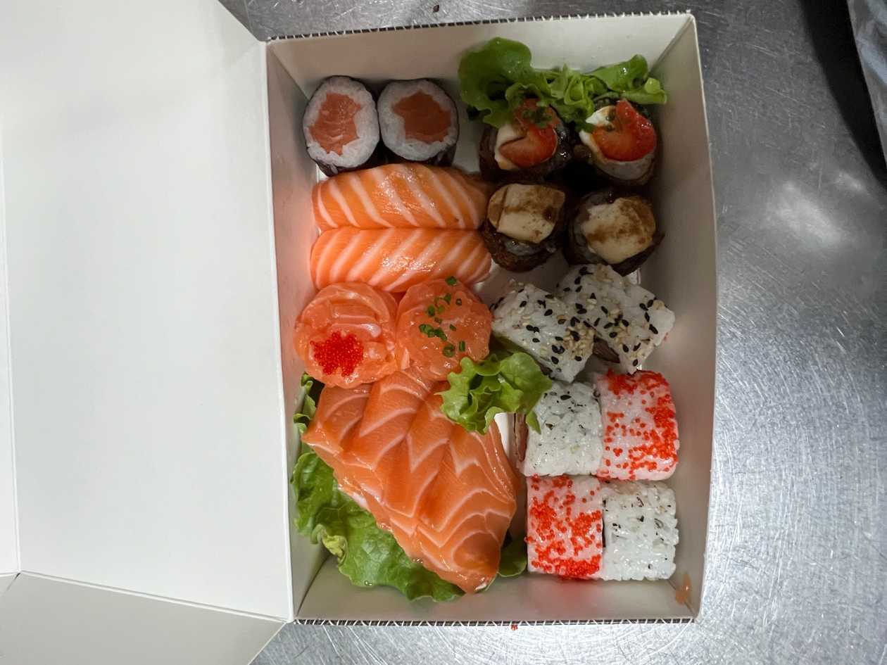 Traditional Sushi 18 pieces