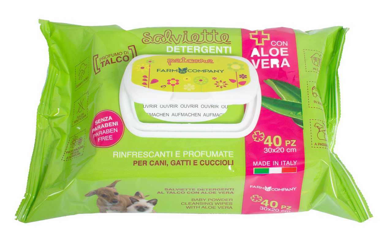 Wet cleaning wipes for pets