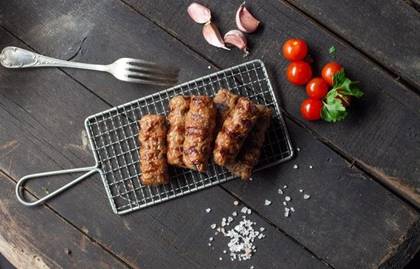 Grilled minced meat rolls