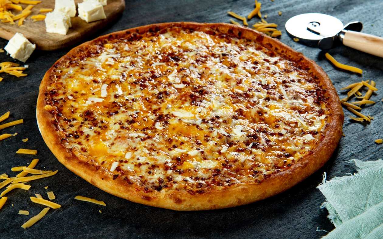 Cheesy pizza