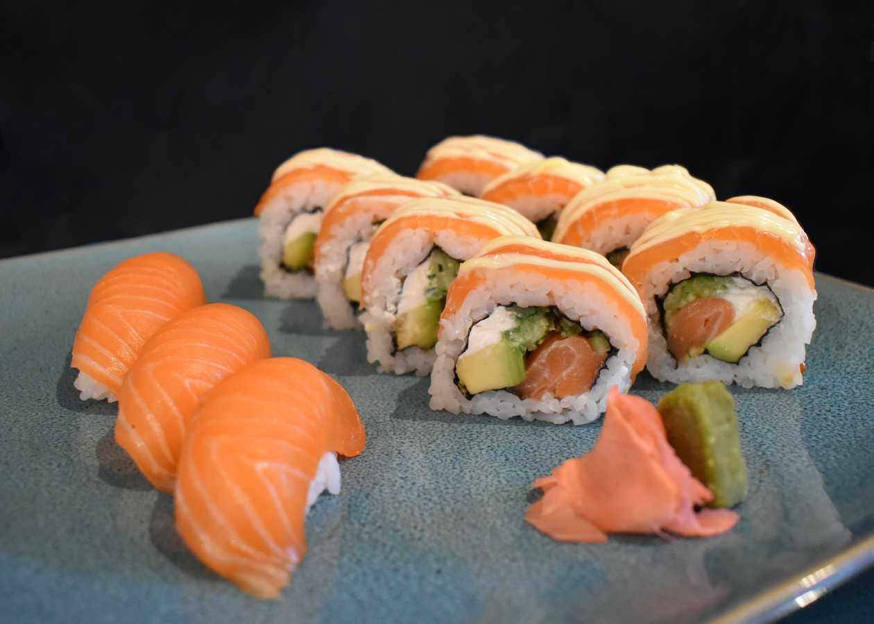 Salmon 3 & Roll (384g)
