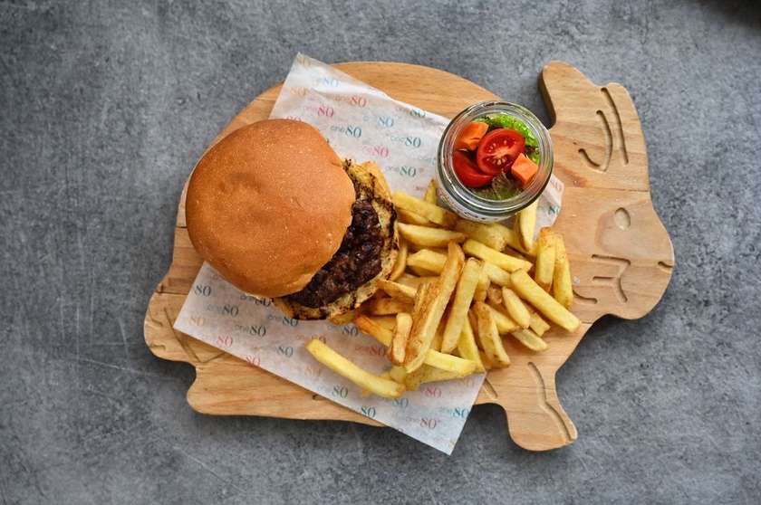 HOUSE MADE MINI BURGER & FRIES