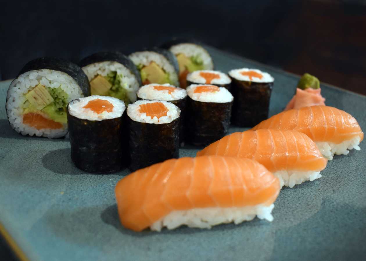 Salmon 3 & Maki (410g)