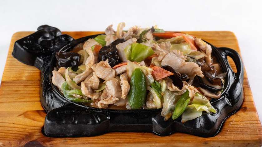 Chicken with vegetables on a hot plate