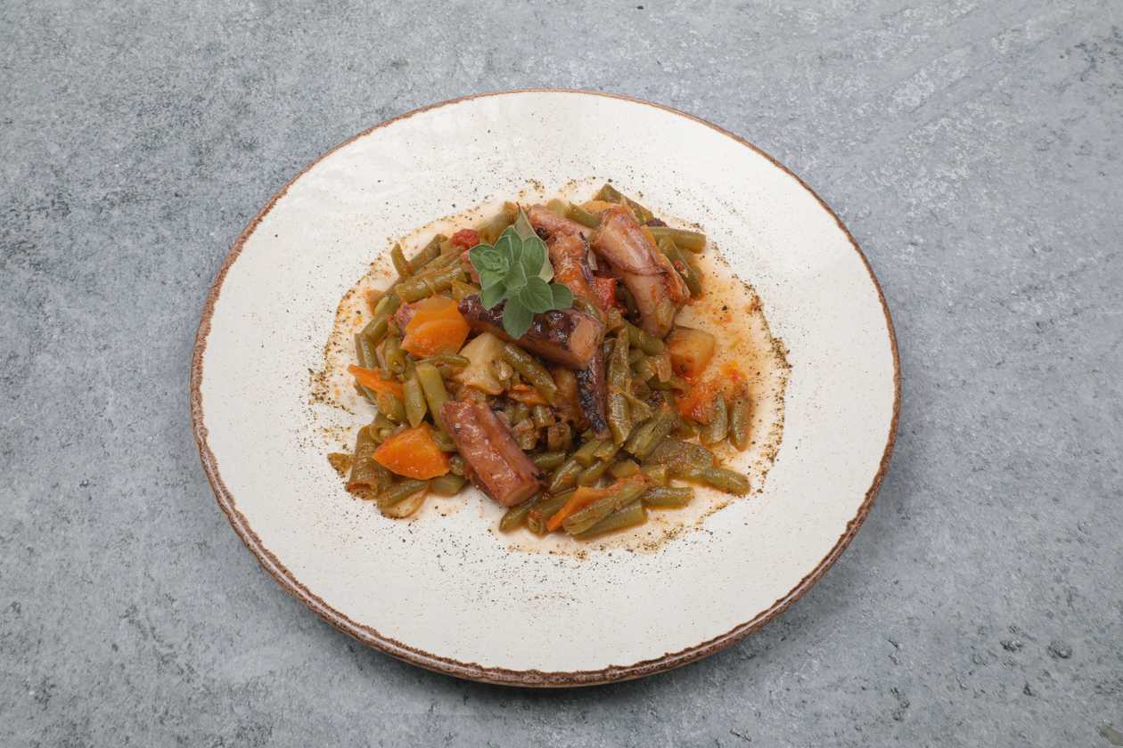 Green beans with octopus