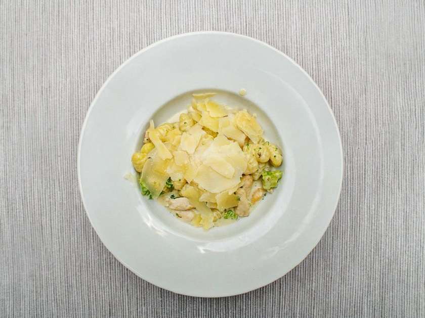 Gnocchi con pollo e broccoli