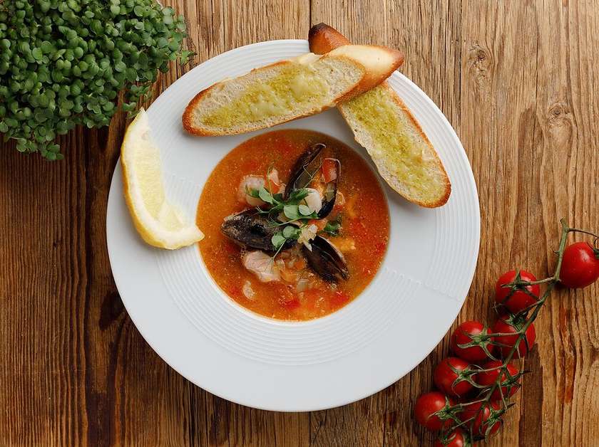 Bocman's soup with seafood and baguette