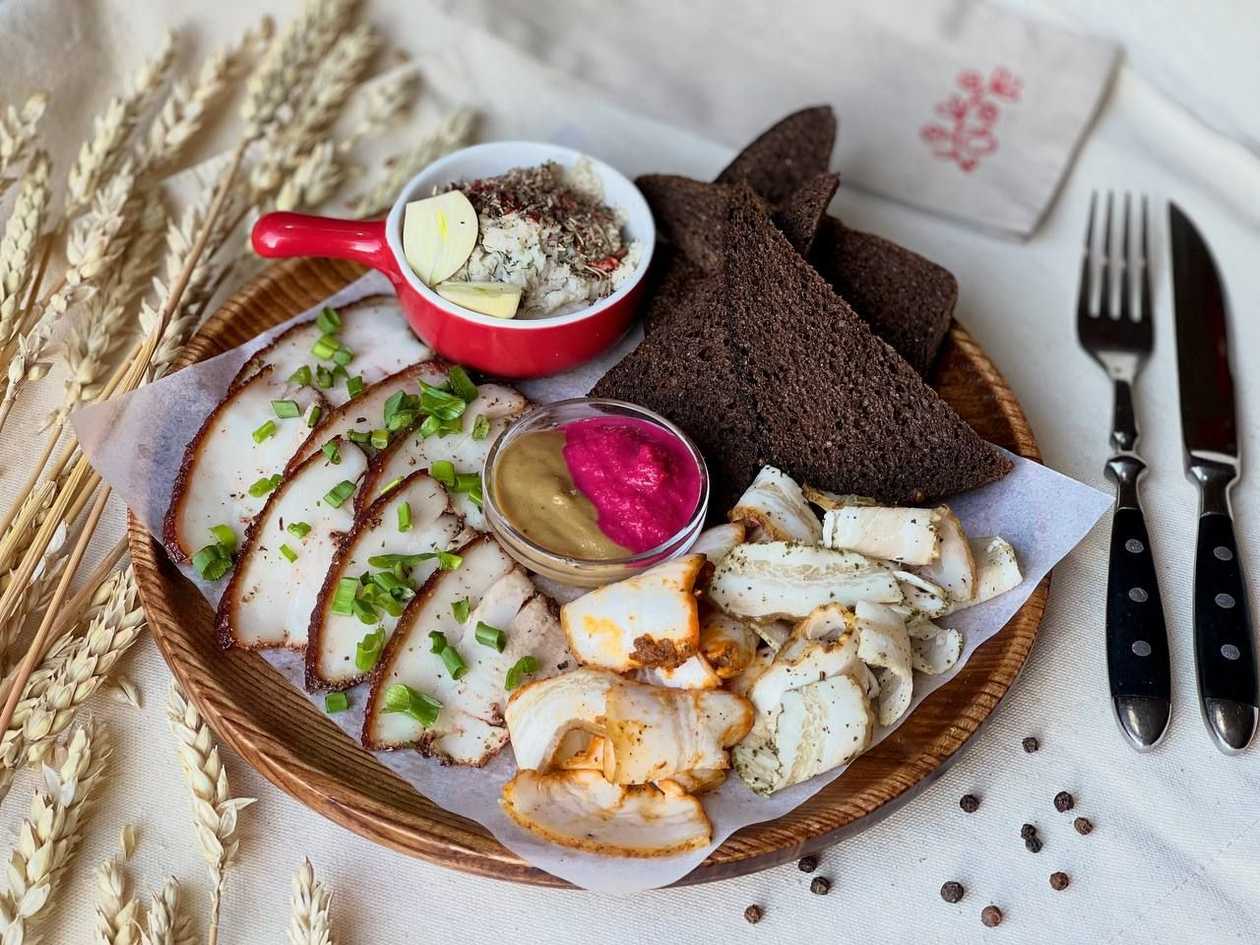 Дошка українського сала
