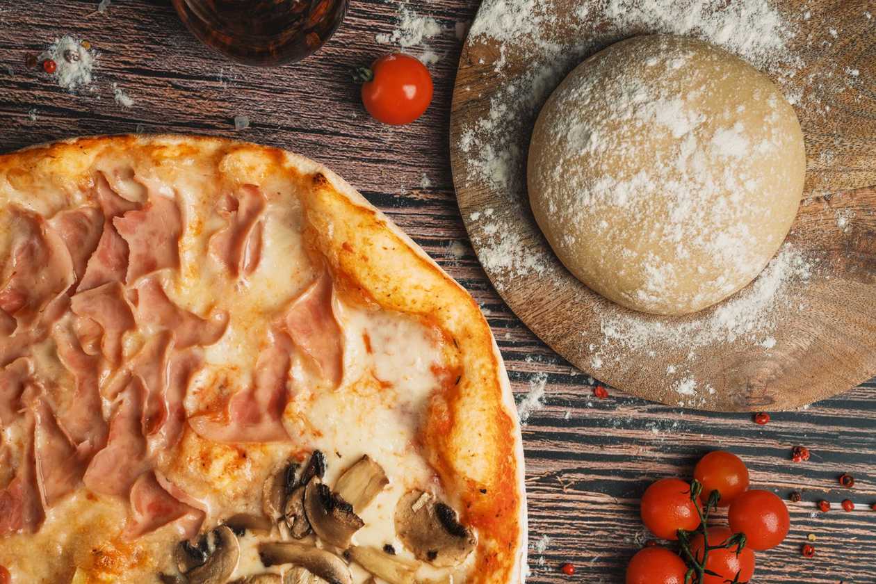 Pizza prosciutto funghi
