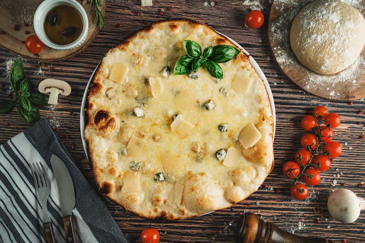 Pizza quattro formaggi