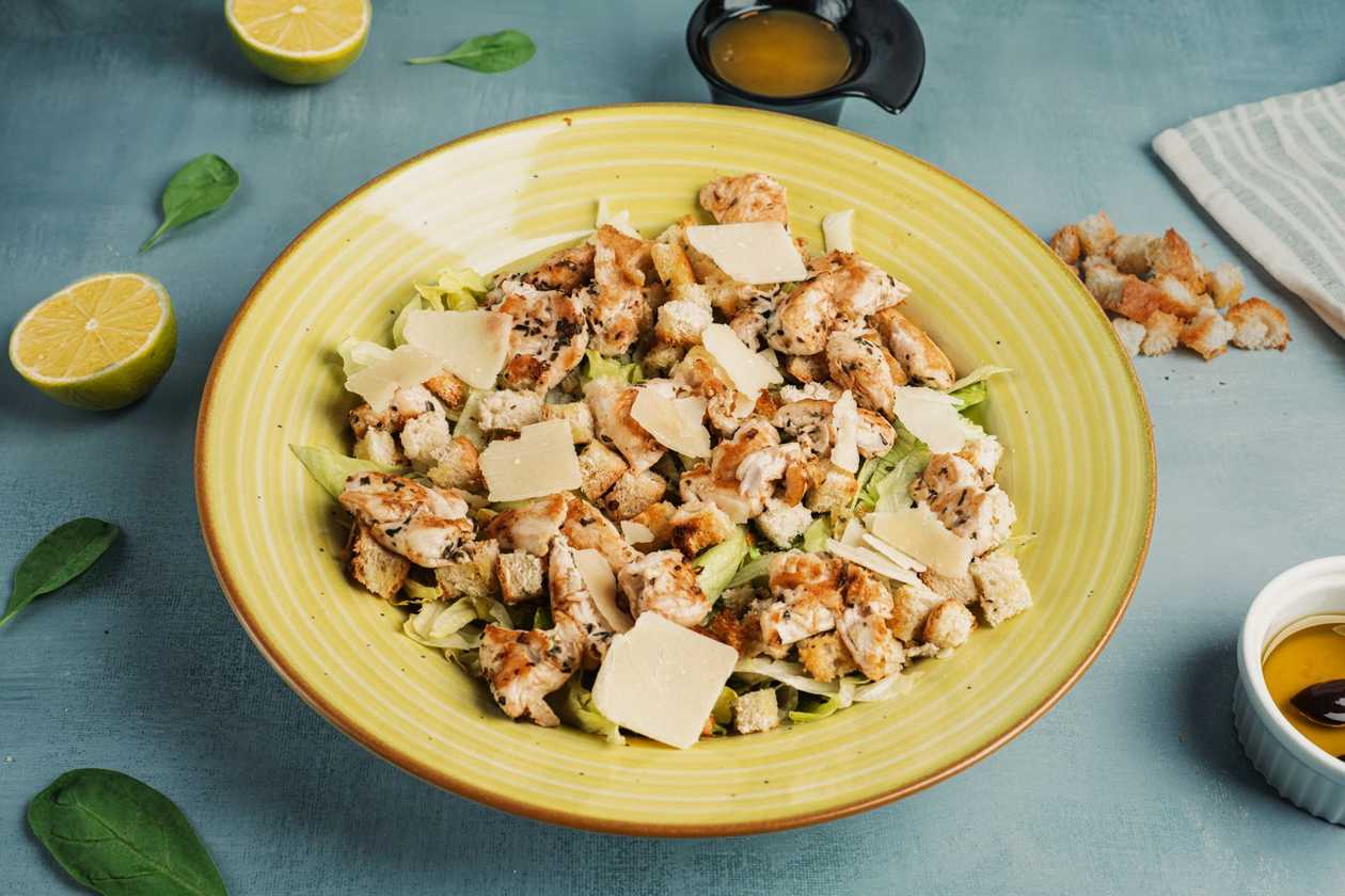 Salată Caesar