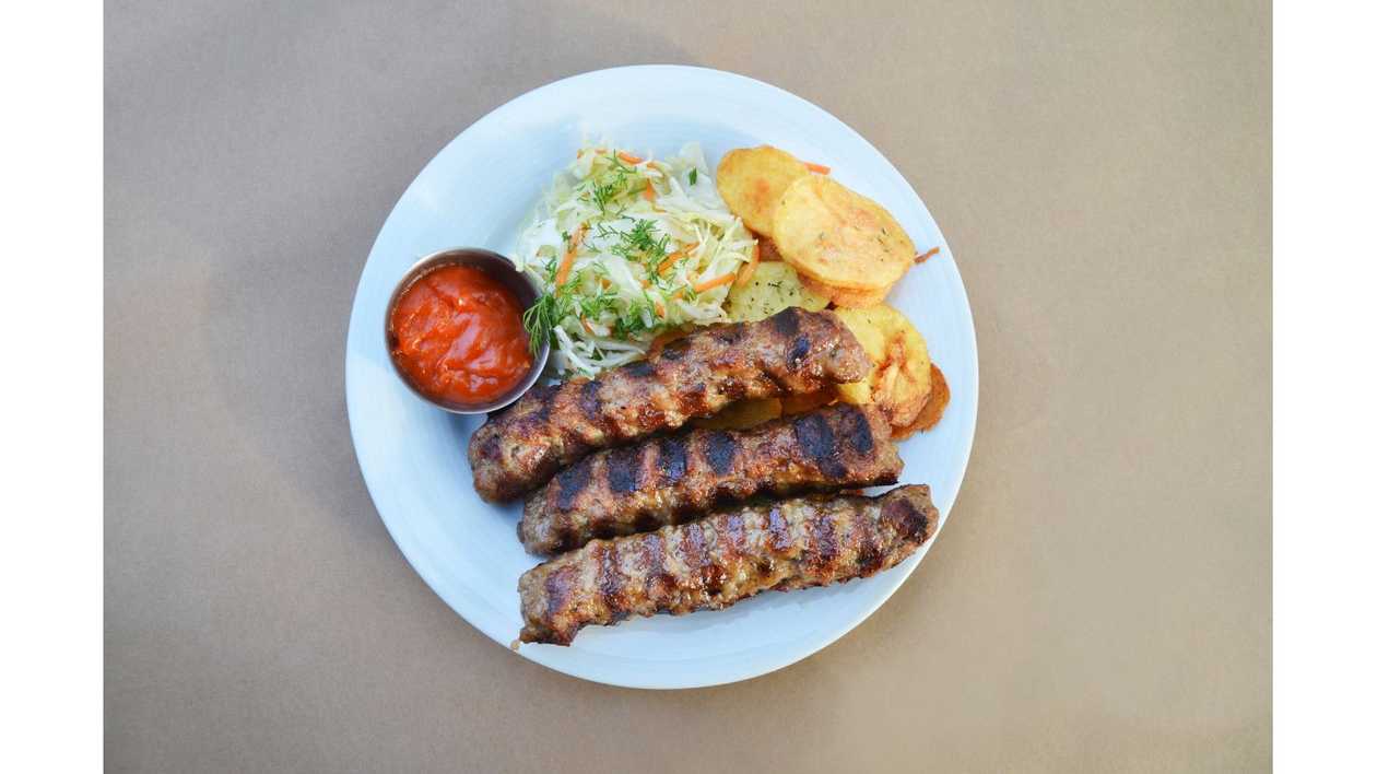 Ćevapi srednji, lepinja i luk