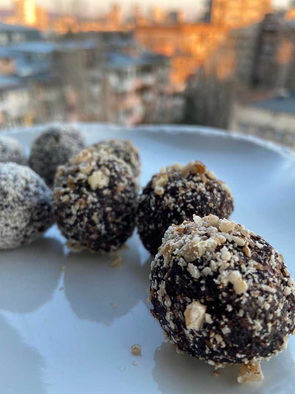 Chocolate Balls - 4 pcs