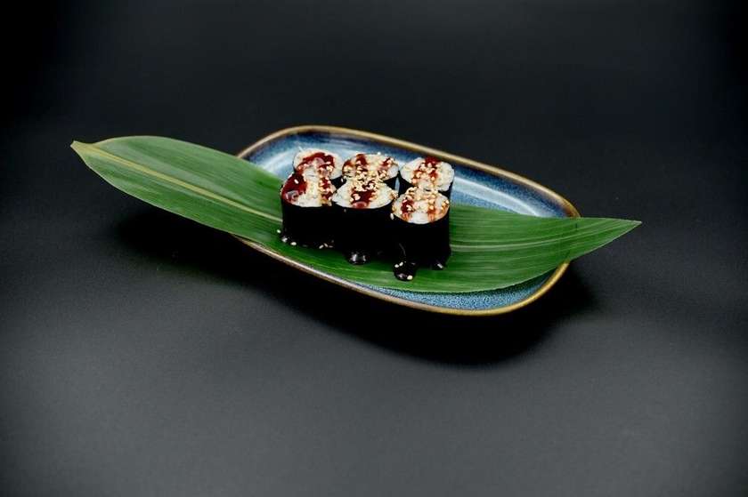 Hosomak with eel