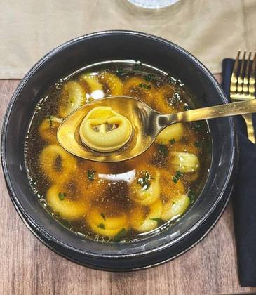 Supa de vita cu tortellini