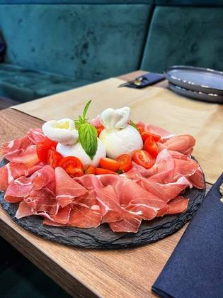 Burrata cu prosciutto crudo