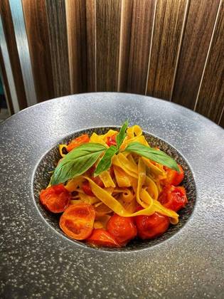 Spaghete cu cherry si busuioc