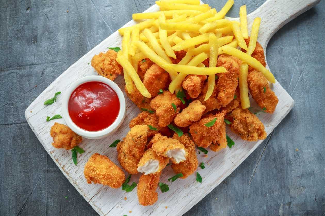 Chicken nuggets + French fries small + pudding