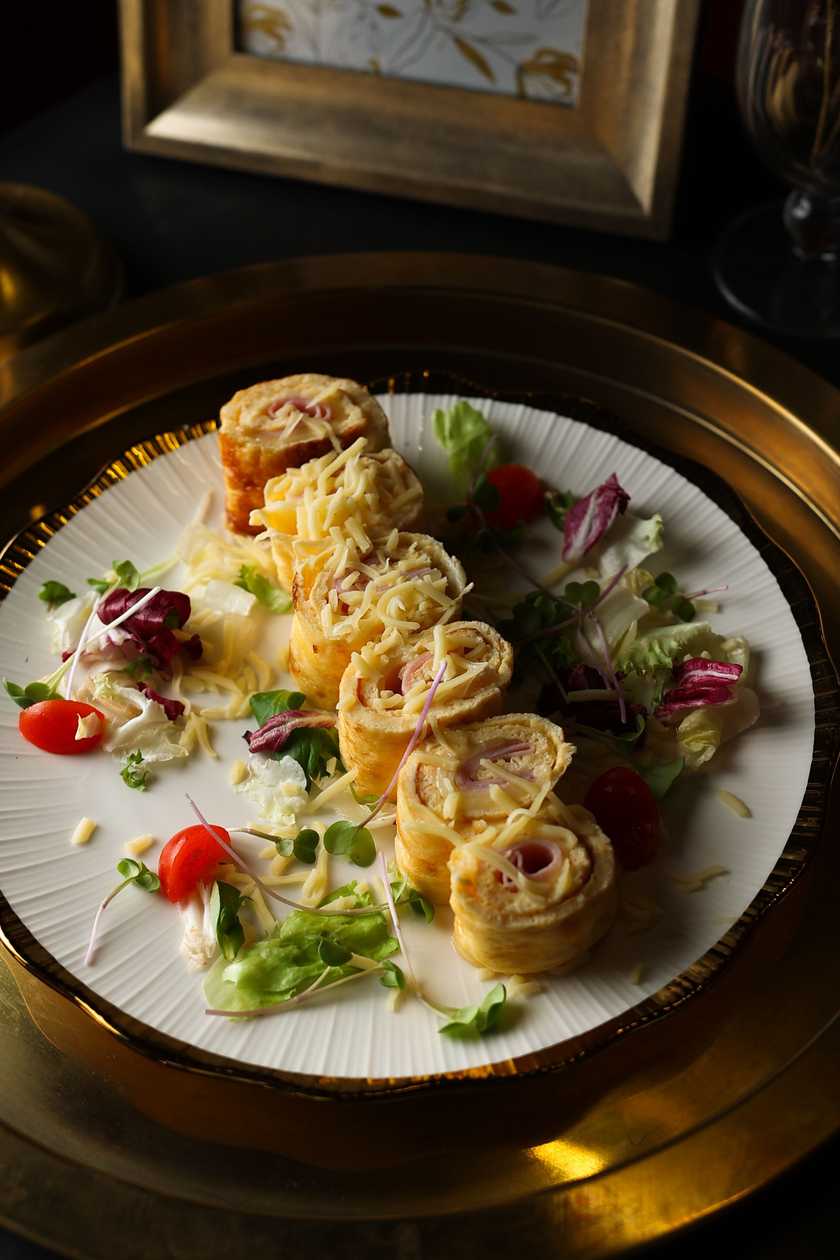 Omelette with ham and cheese